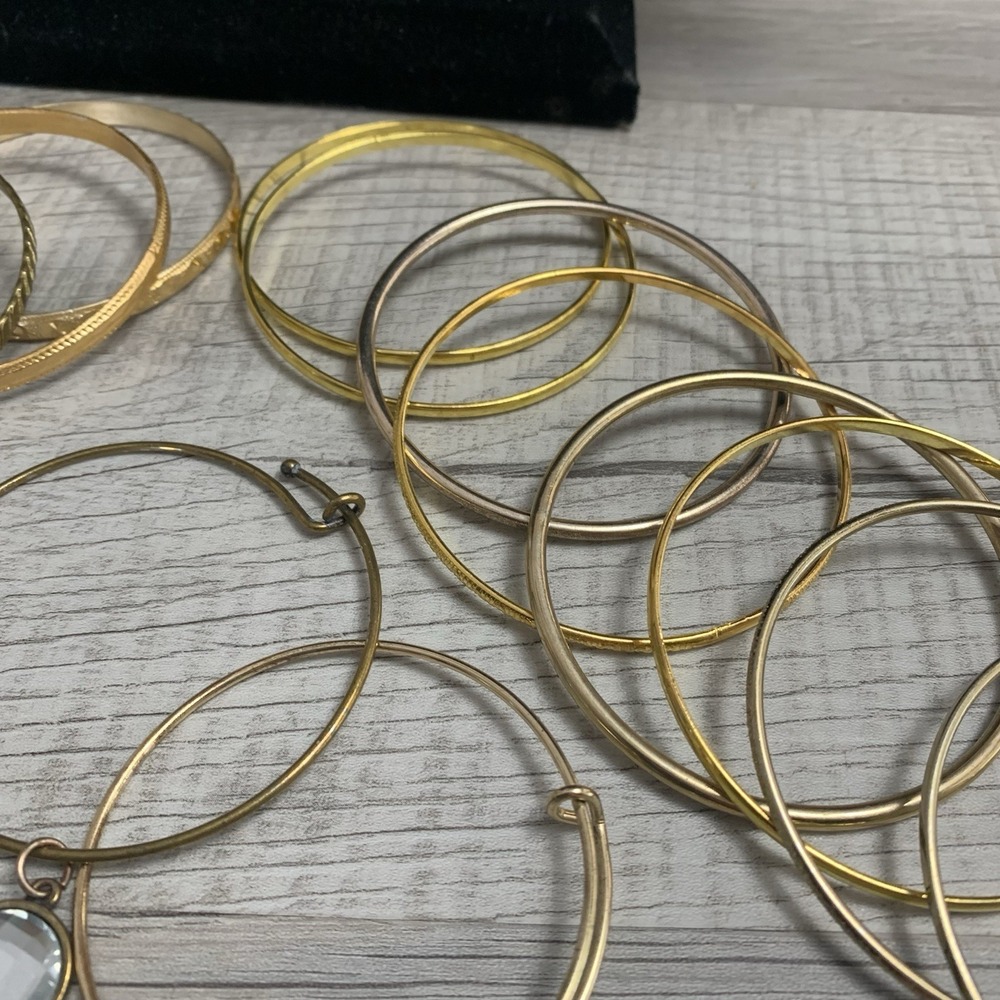 Lot of 16 Stackable gold tone bracelets 6-8 Inches - Picture 7 of 9